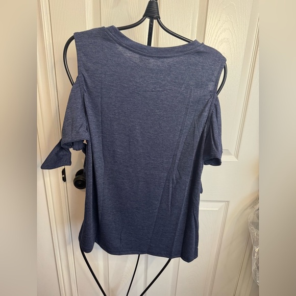 Tie sleeve cold shoulder top - Picture 2 of 4